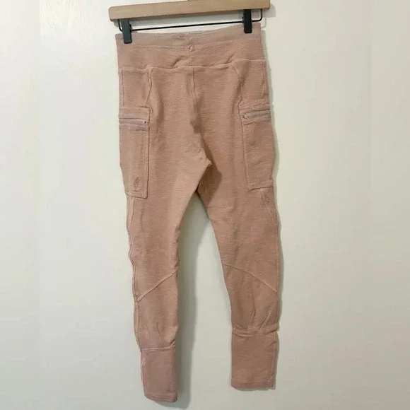 FREE PEOPLE MOVEMENT Ziggy Leggings in Cameo Dust size XS - Picture 3 of 10